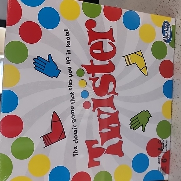 Hasbro Twister and Jenga Classic Game Set - Picture 2 of 3
